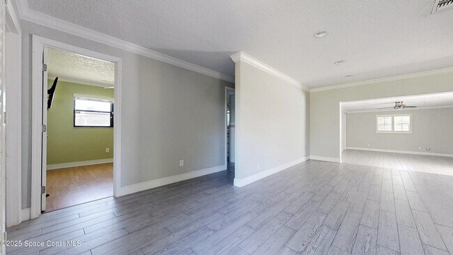 Building Photo - 410 Finch Dr