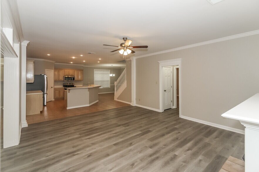 Building Photo - 4077 Course View Dr