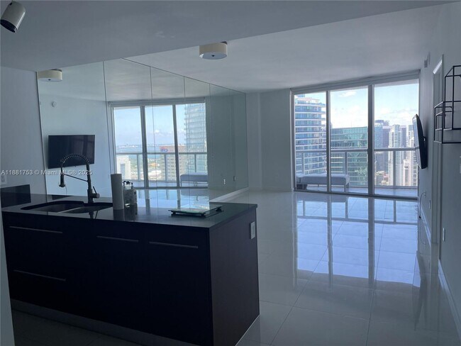 Building Photo - 475 Brickell Ave