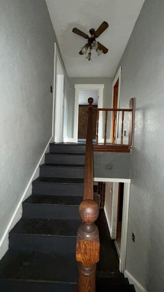 Building Photo - 41 W Main St