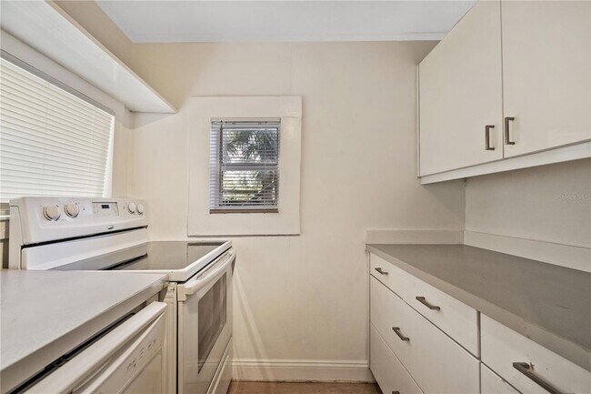 Building Photo - 6703 N Elizabeth St