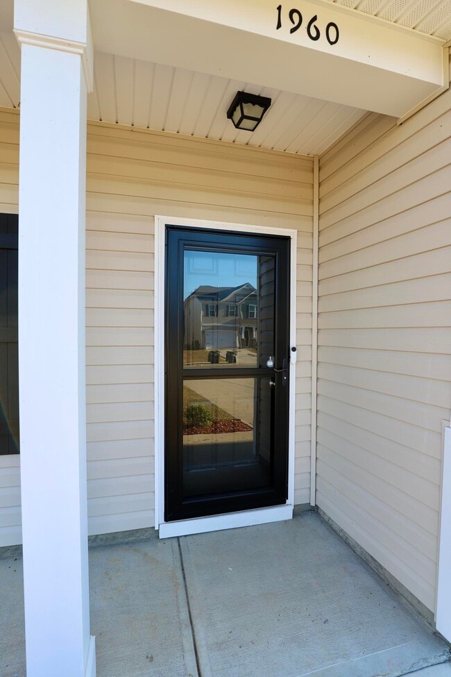 Building Photo - 1960 Barnhart Dr