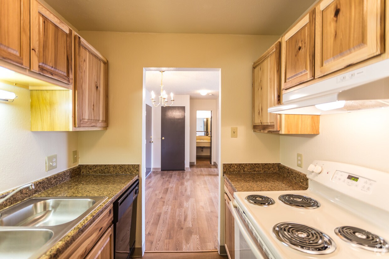 Pine Creek Apartments Denver