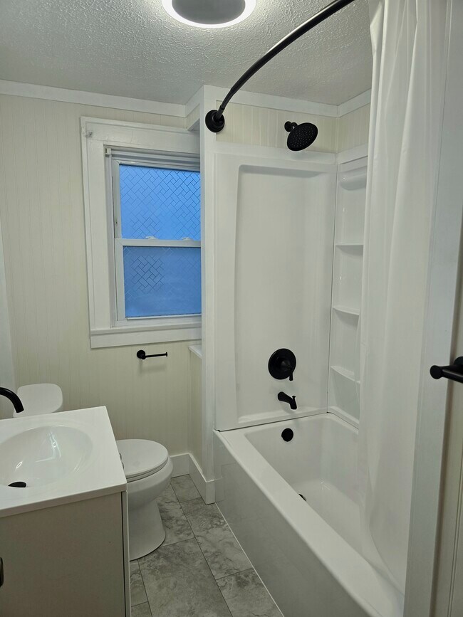 Building Photo - 105 N Bon Air Ave