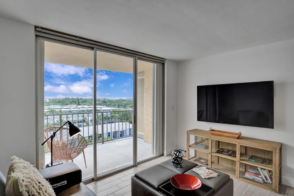 Building Photo - 3581 S Ocean Blvd