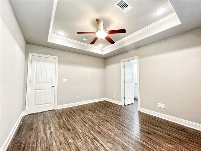 Building Photo - 1721 Charismatic Dr