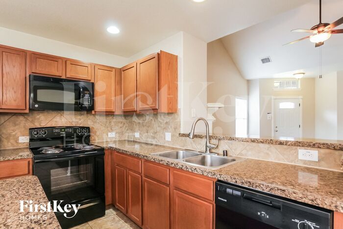 Building Photo - 18490 Sunrise Pines Dr