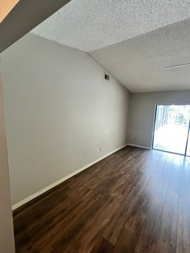 Building Photo - BEAUTIFUL 3 BEDROOM POOL HOME IN SANDPIPER...