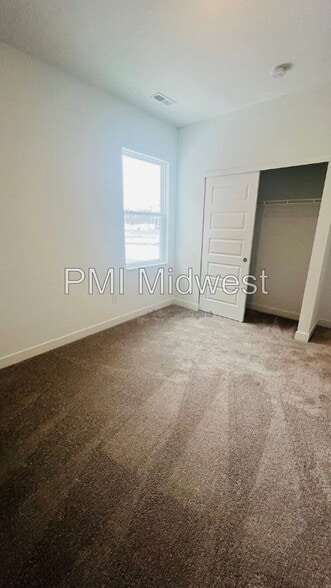 Building Photo - 691 Bedford Dr