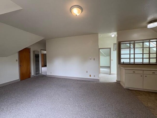 Building Photo - Arcata 3-Bedroom Victorian Apartment