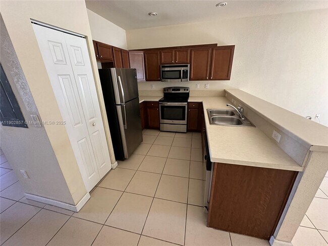 Building Photo - 8938 W 35th Way