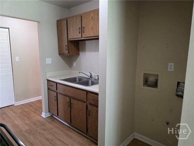Building Photo - 405 Savannah Ave