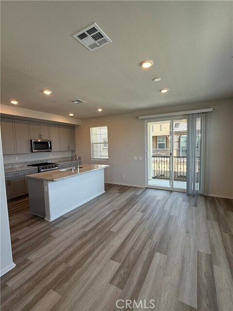 Building Photo - 40475 Melrose Dr