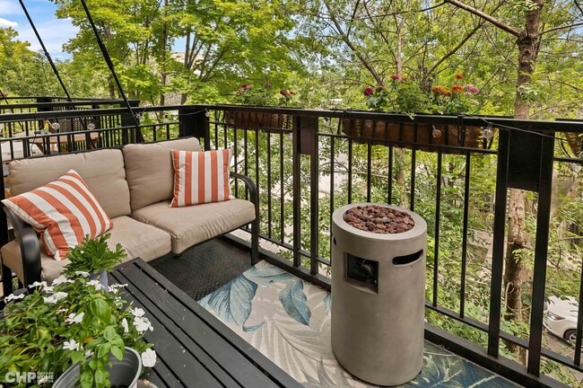 Building Photo - 1740 N Maplewood Ave