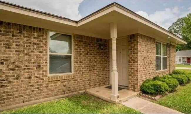 Primary Photo - 140 Gerald St