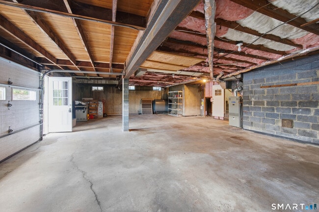 Building Photo - 5 Lilac Ln
