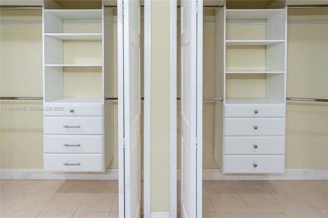 Building Photo - 145 SE 25th Rd