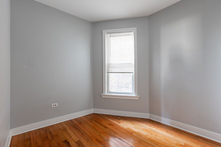 Building Photo - 4736 W Armitage Ave