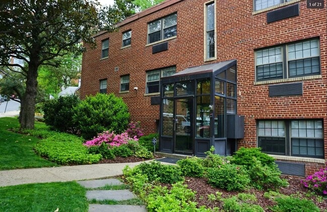 Building Photo - Arlington Courthouse Apartments