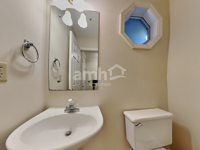 Building Photo - 1112 Oak Haven Rd