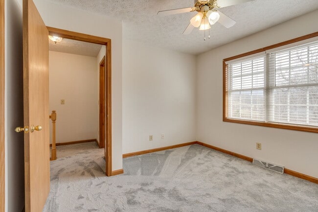 Bedroom - 118 Lori Ann Dr