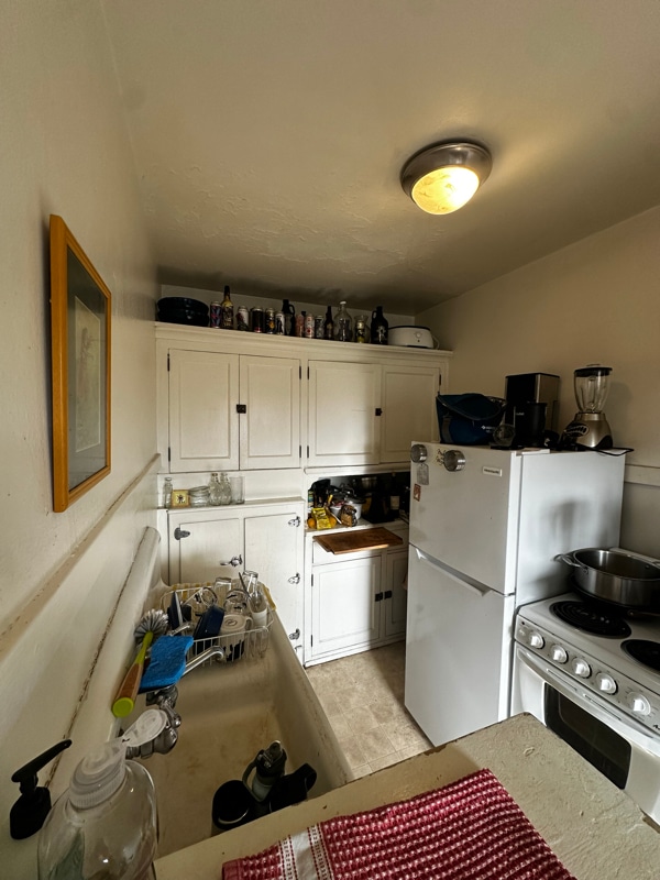 Building Photo - 1700 E Chateau Pl