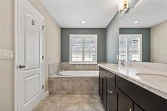 Building Photo - Baldwin Park three story townhome