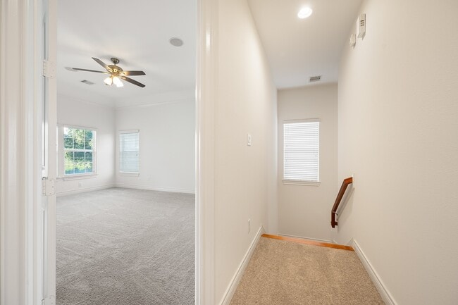 Building Photo - 2202 Hilshire Terrace Ct