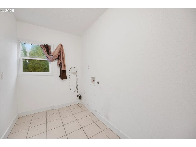 Building Photo - 6060 SW 170th Ave