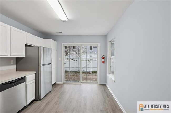 Building Photo - 103 Berkshire Dr