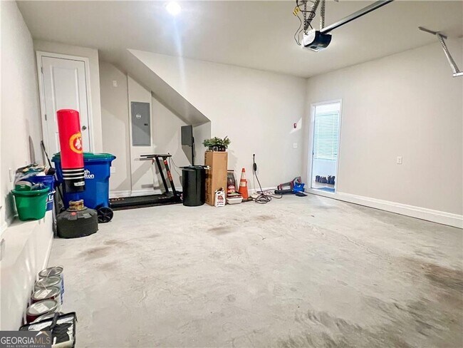 Building Photo - 6321 Rosetta Dr