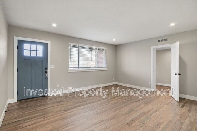 Building Photo - 3230 Elm St