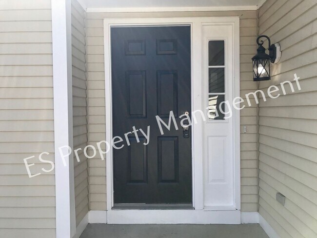 Building Photo - COMING SOON!! 3 BEDROOM 2 BATHROOM RANCH S...