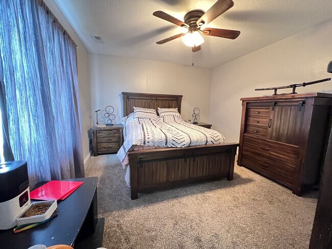 Building Photo - 3 Bedroom/2 Bathroom House in Stansbury Park