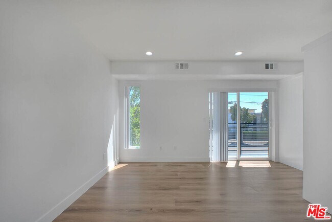 Building Photo - 1013 N Wilton Pl