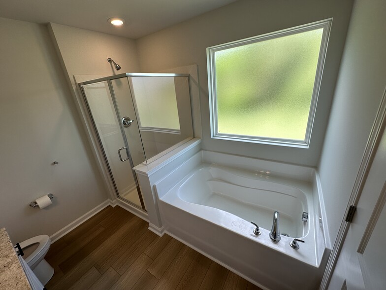 Master Bathroom - 7262 Heirloom Ln
