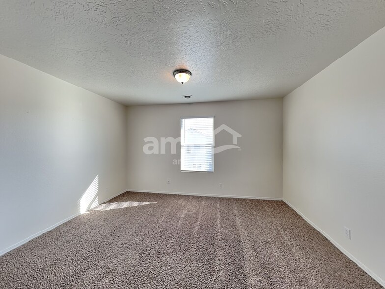Building Photo - 895 E Folgado Ct