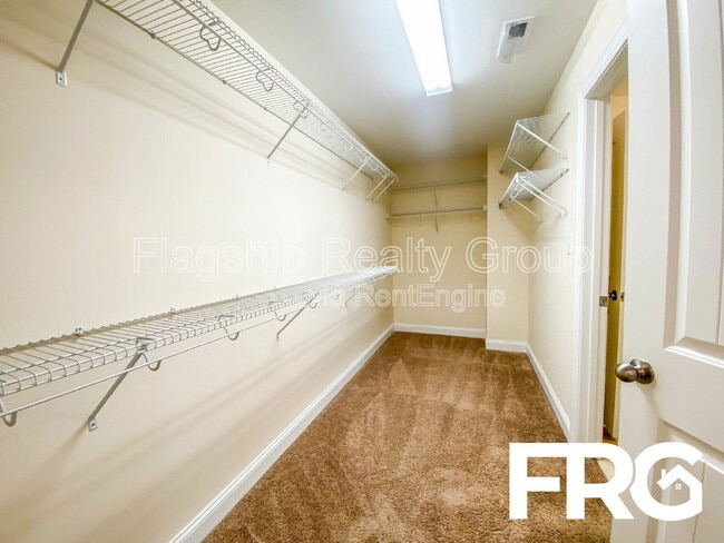 Building Photo - 112 Quail Hollow Dr