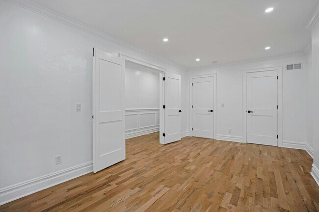 Building Photo - 52 Brinkerhoff St