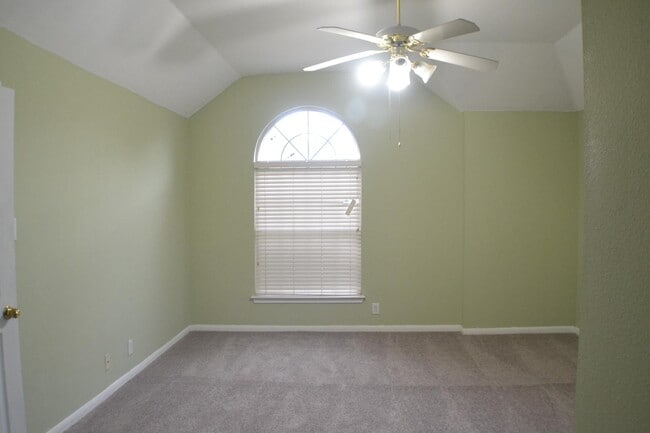 Building Photo - 12360 Hart Crest