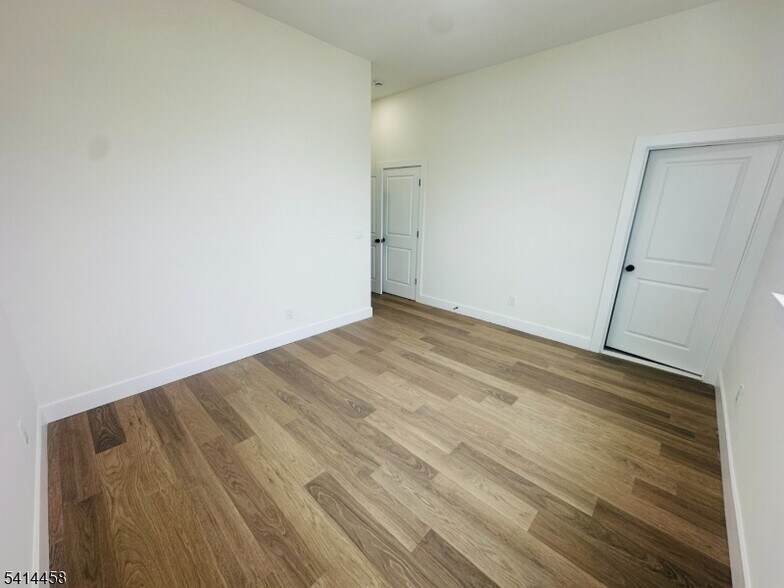 Building Photo - 14 Nelson Pl