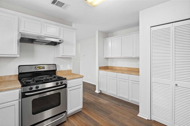 Building Photo - 112 Ames Cove