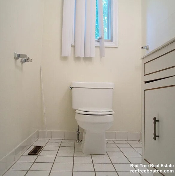 Building Photo - 9 Etna St