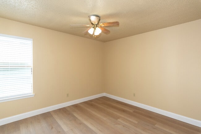 Building Photo - 13116 Amarillo Ave