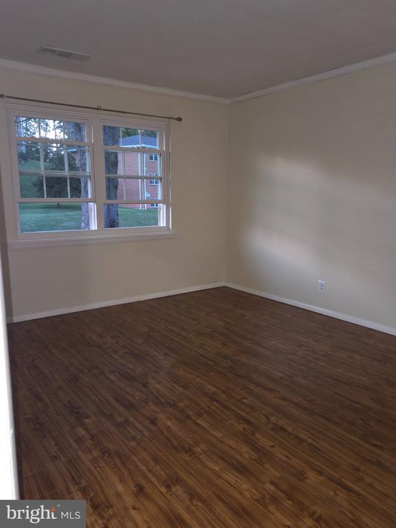 Building Photo - 111 Donzen Dr