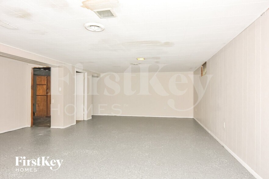 Building Photo - 2490 Flamingo Dr