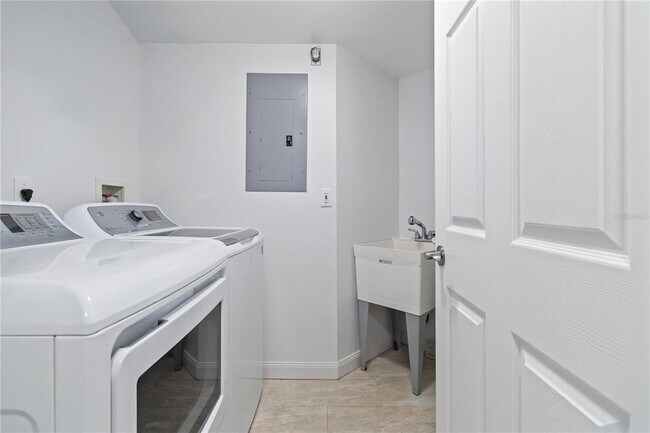 Building Photo - 3400 Ocean Beach Blvd