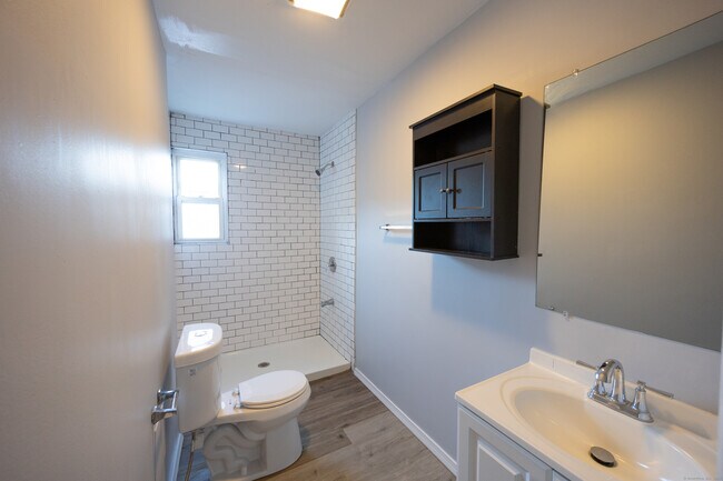 Building Photo - 127 Lawlor St