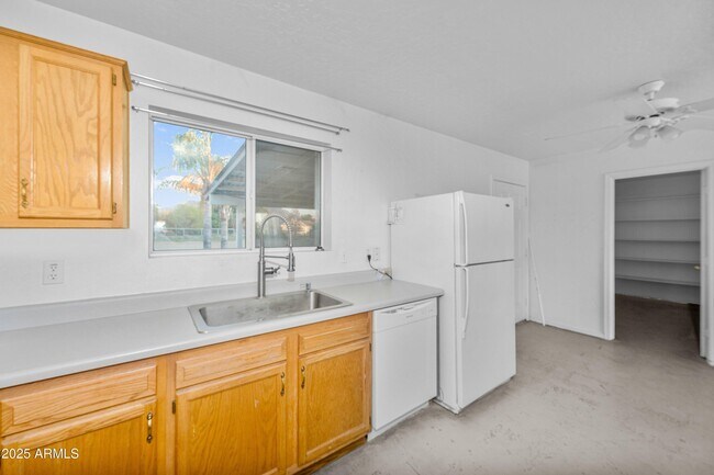 Building Photo - 17707 E Karsten Dr