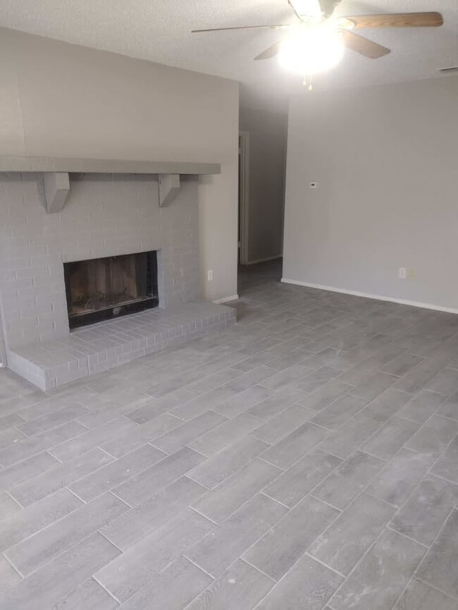 Building Photo - 8322 El Cerrito Dr